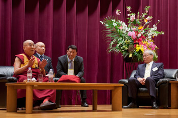 dalai lama at Tokyo 3