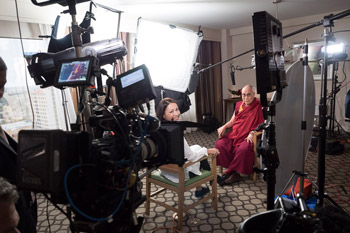 dalai lama at honda center 1