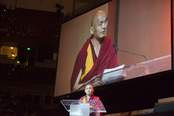 dalai lama at honda center 4