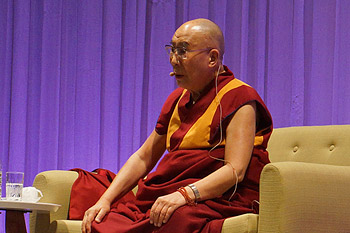 dalai lama at Sapporo 3