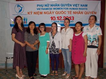 Thành viên Hội PNNQVN chụp hình tại chùa Giác Hòa, Saigon